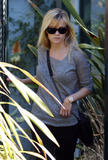 th_61858_reese_witherspoon_leaves_tikipeter_celebritycity_001_123_496lo.jpg