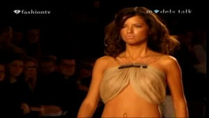 http://img101.imagevenue.com/loc558/th_902287473_AdrianaLima_FashionTV_123_558lo.jpg