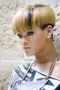 http://img101.imagevenue.com/loc257/th_281179897_Rihanna_PhotocallRatedRinSydneyAustraliaFebruary14201023_122_257lo.jpg