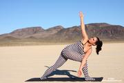 Aria Giovanni - Checkered Yoga 1 -i12hrpulyp.jpg