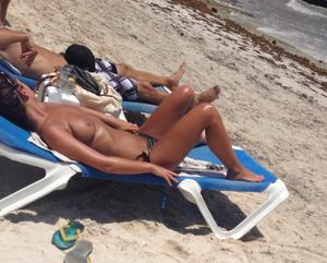 Spied on the beach - Key West girls-n448ib4f3v.jpg