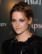 http://img101.imagevenue.com/loc497/th_76699_KristenStewart_2010_06_28_TwilightSaga_EclipsePremiereNY_035_122_497lo.jpg