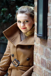 http://img101.imagevenue.com/loc546/th_166981163_Abigail_Breslin_Stan_Godlewski_photoshoot_J0001_122_546lo.jpg