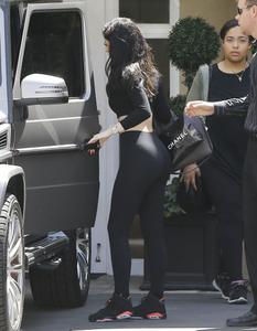Kylie-Jenner-%E2%80%93-Candids-in-West-Hollywood--f40xdsuxwp.jpg